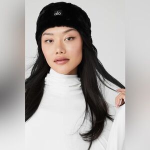 NWT Alo Faux Fur Ear Warmers - Black - One Size